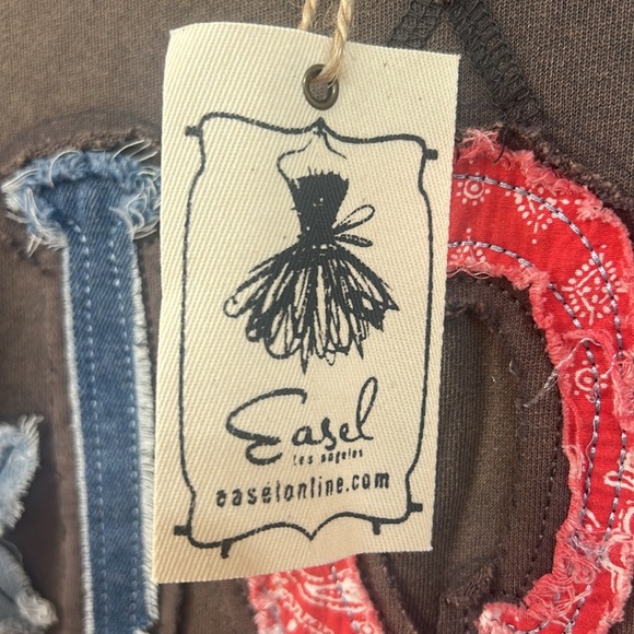 NWT Mocha USA Patchwork Crewneck - Easel - Picture 5 of 5